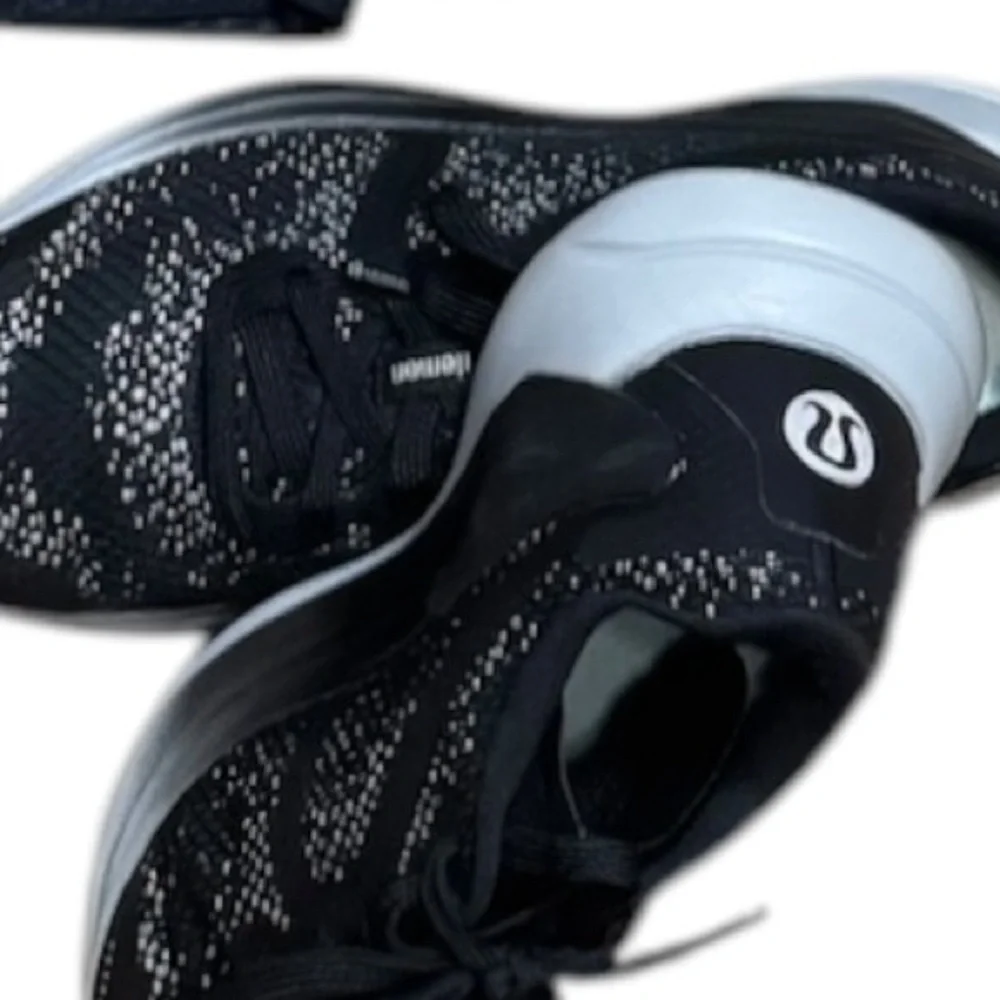 Lululemon Blissfeel 2 Women's Running Shoe *Winter Size 9 Black Silver Drop